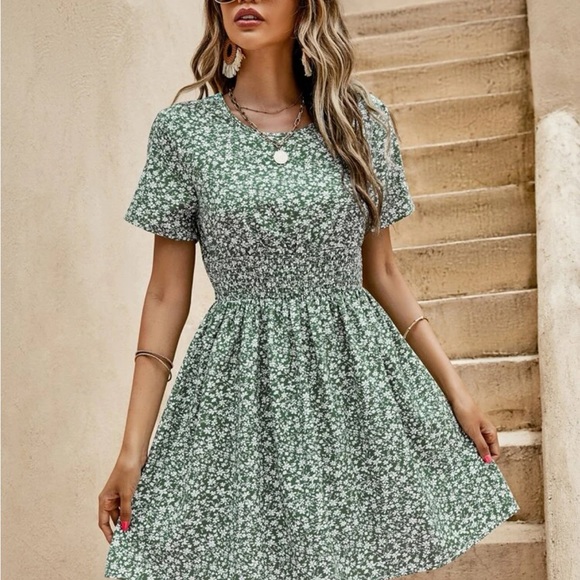 Cottagecore Emerald Floral A-Line Dress - Picture 6 of 6